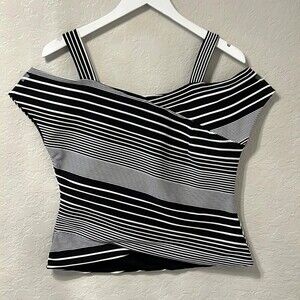 Saks Fifth Avenue Women's Black and White Vest